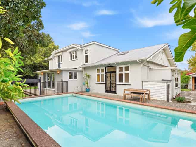 5 Parkes Avenue, Whanganui Central