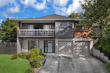 18 Mark Edward Drive, Half Moon Bay