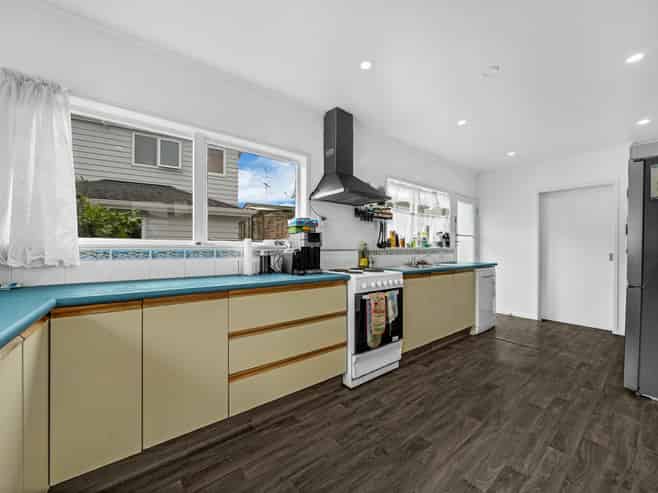 8  Malvina Place, Bucklands Beach