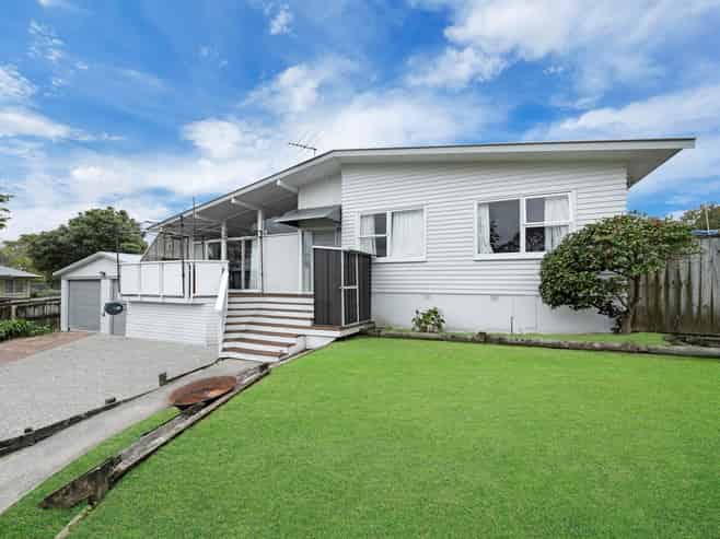 8  Malvina Place, Bucklands Beach