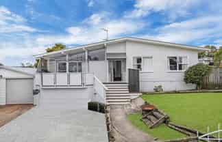 8  Malvina Place, Bucklands Beach