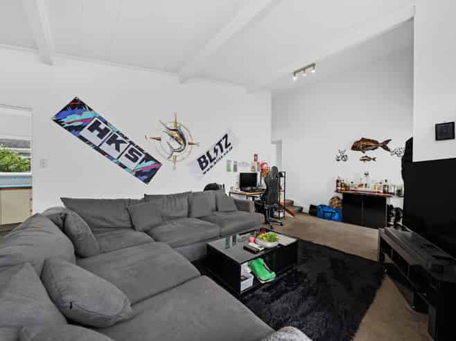 8  Malvina Place, Bucklands Beach