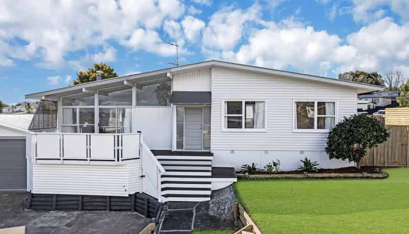 8  Malvina Place, Bucklands Beach