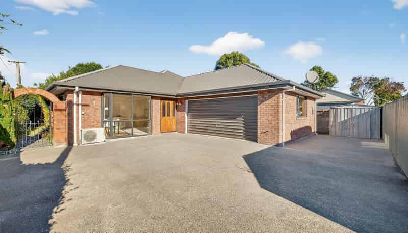 2/8 Fovant Street, Russley