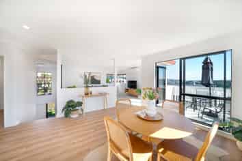 2 Cromarty Place, Papakowhai