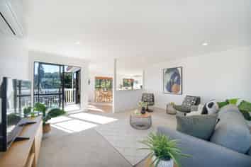 2 Cromarty Place, Papakowhai