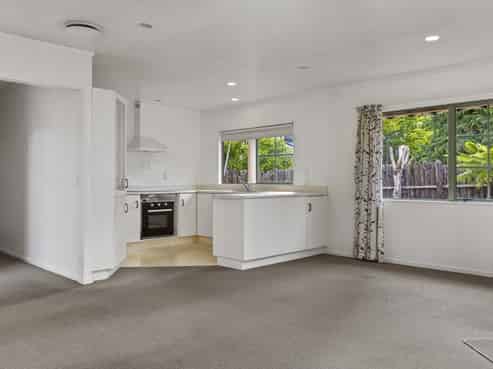 1/8 Kathleen Place, Rainbow Point