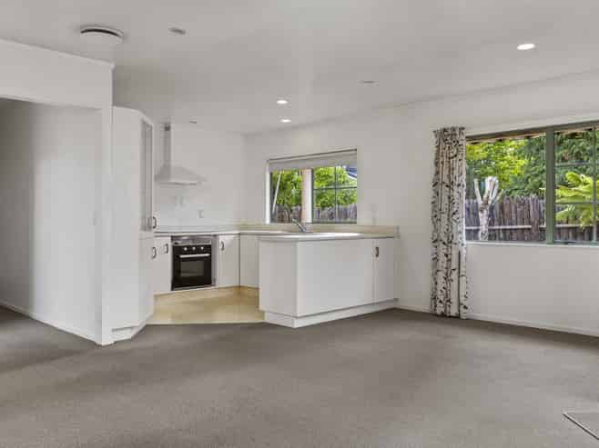 1/8 Kathleen Place, Rainbow Point