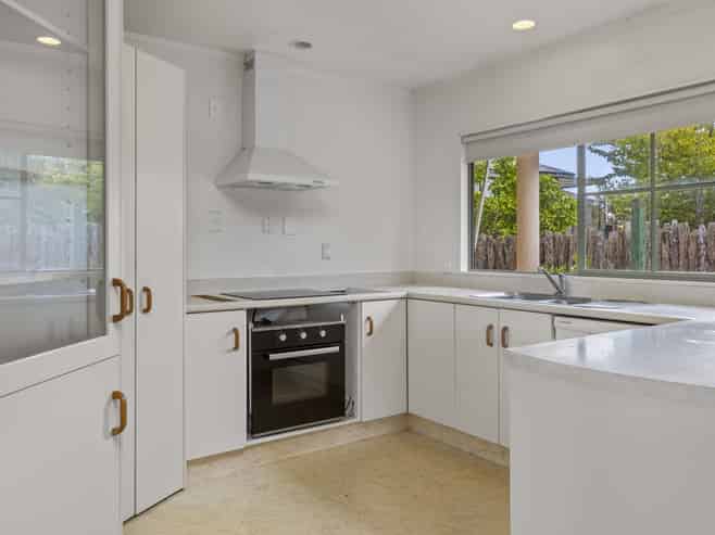 1/8 Kathleen Place, Rainbow Point