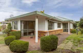 1/8 Kathleen Place, Rainbow Point