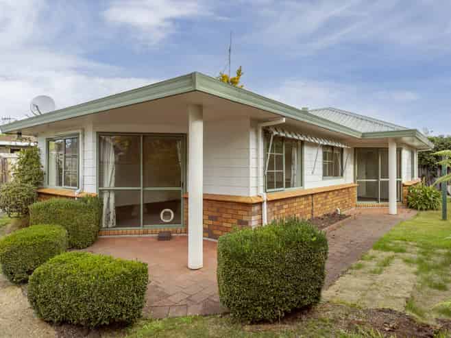 1/8 Kathleen Place, Rainbow Point