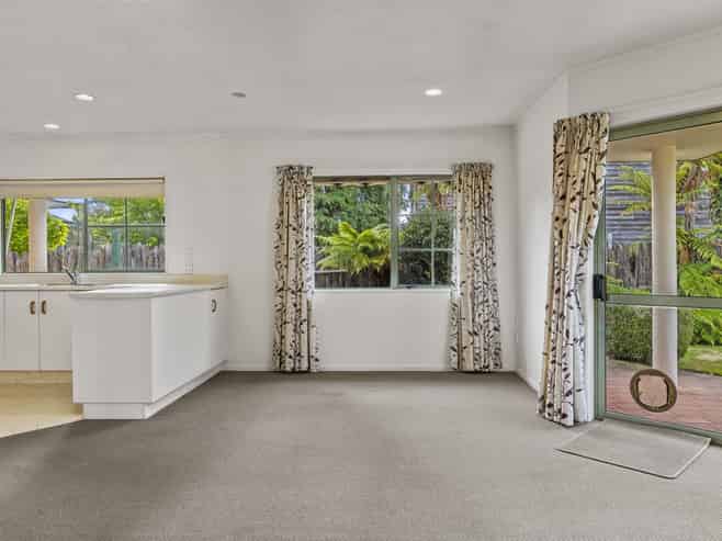 1/8 Kathleen Place, Rainbow Point