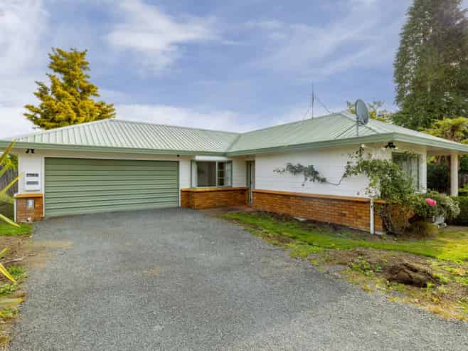 1/8 Kathleen Place, Rainbow Point