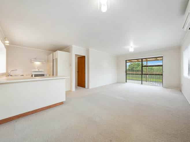 2/60 Flanshaw Road, Te Atatu South