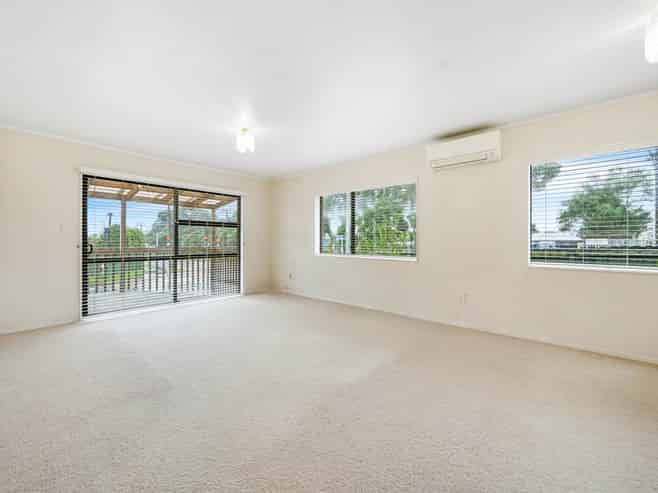 2/60 Flanshaw Road, Te Atatu South