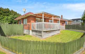 2/60 Flanshaw Road, Te Atatu South