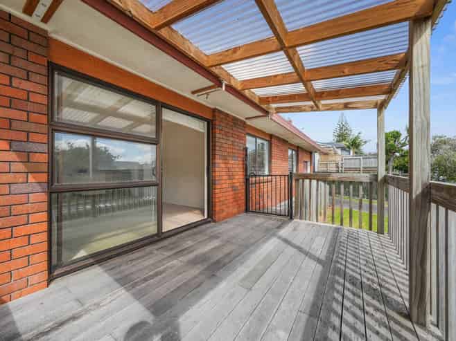 2/60 Flanshaw Road, Te Atatu South