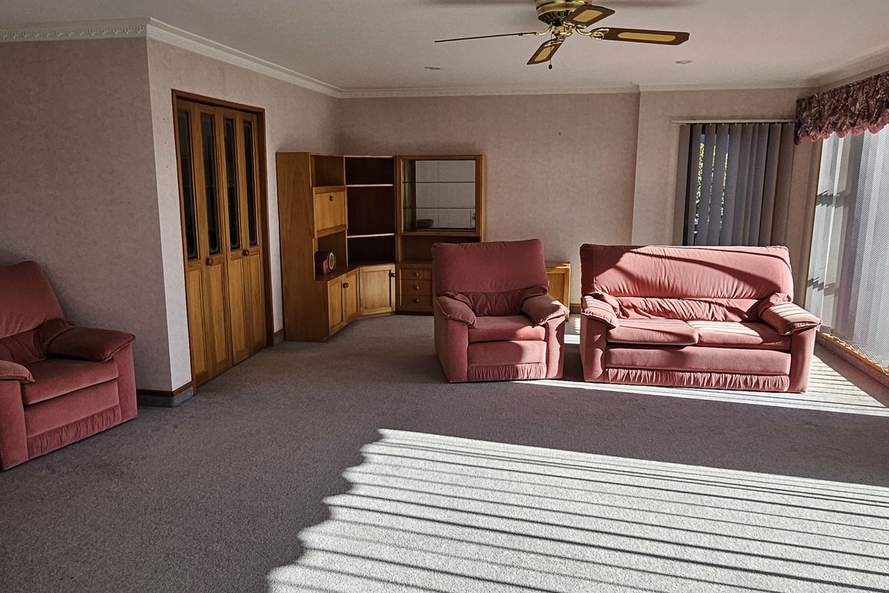 Family Home with Sea Views - Widok 4