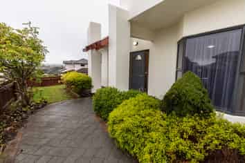 4 White Pine Avenue, Woodridge