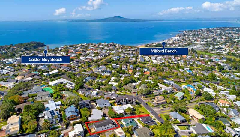 2/11A Parr Terrace, Castor Bay