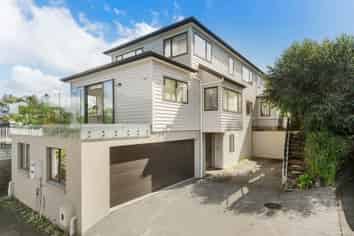 2/11A Parr Terrace, Castor Bay