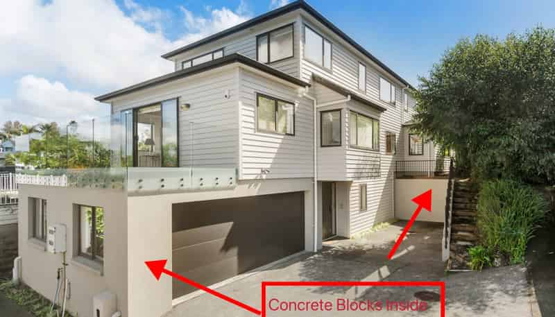 2/11A Parr Terrace, Castor Bay