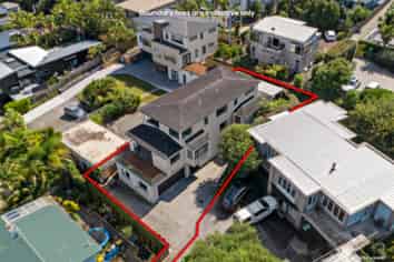 2/11A Parr Terrace, Castor Bay