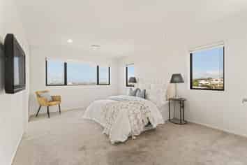 2/11A Parr Terrace, Castor Bay