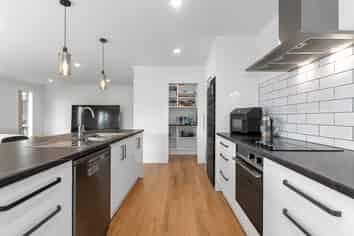 2 Cascade Crescent, Tikipunga