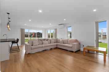 2 Cascade Crescent, Tikipunga