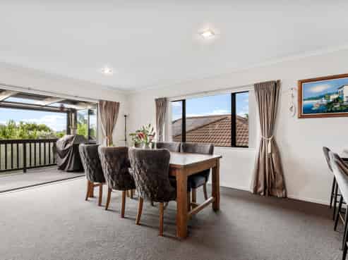 6 Bloomfield Rise, Stanmore Bay