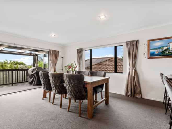 6 Bloomfield Rise, Stanmore Bay