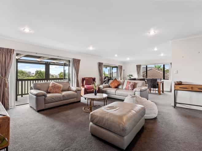 6 Bloomfield Rise, Stanmore Bay