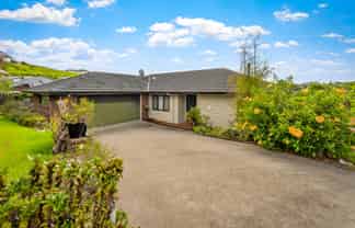 6 Bloomfield Rise, Stanmore Bay