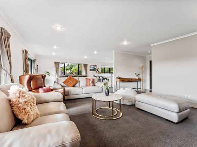 6 Bloomfield Rise, Stanmore Bay