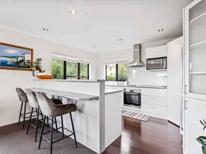 6 Bloomfield Rise, Stanmore Bay