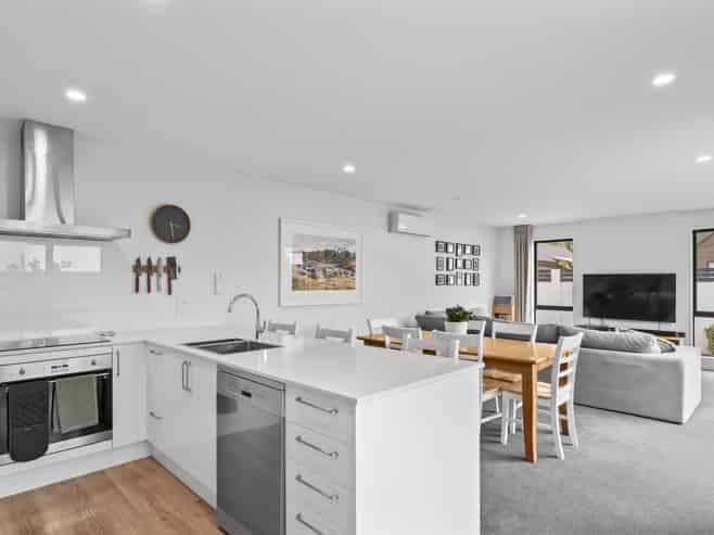 34 Sir John McKenzie Drive, Yaldhurst