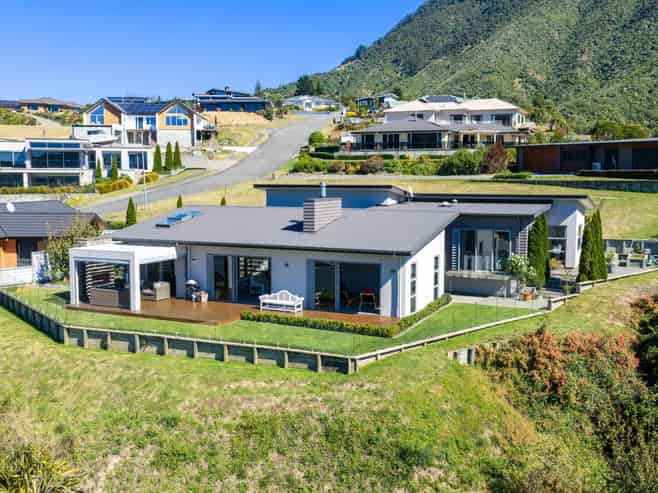 16 Harbour View Heights, Picton