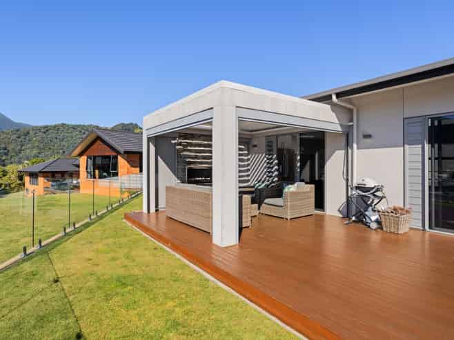 16 Harbour View Heights, Picton