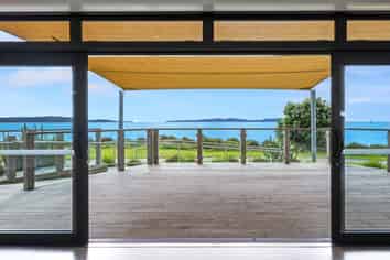 A rare find -  commercial on the waterfront