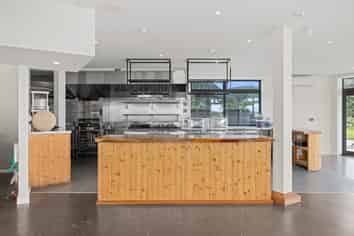 A rare find -  commercial on the waterfront