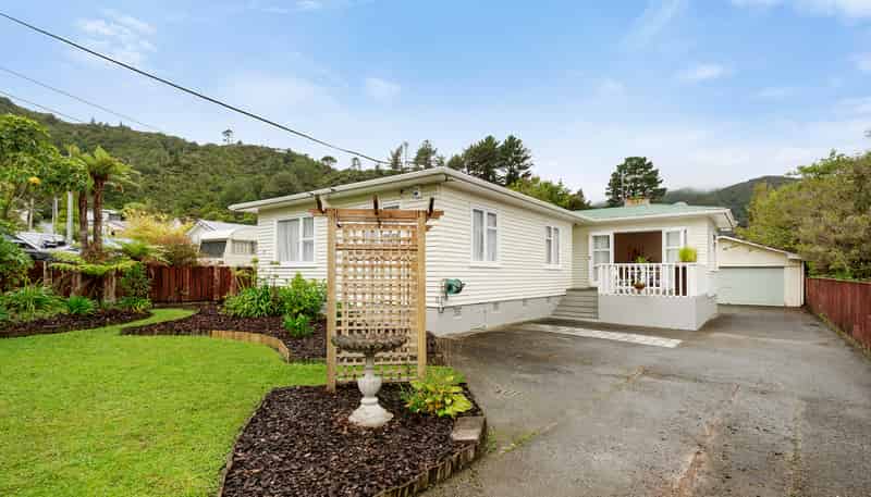 14 Lowry Crescent, Stokes Valley