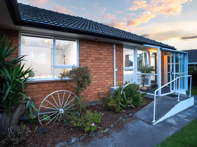 2/4 Lomax Place, Islington