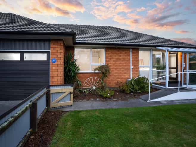 2/4 Lomax Place, Islington