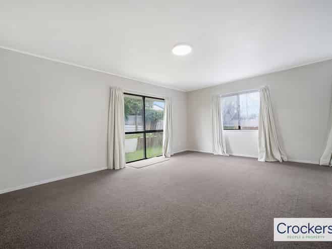 6 Templeton Place, Clendon Park