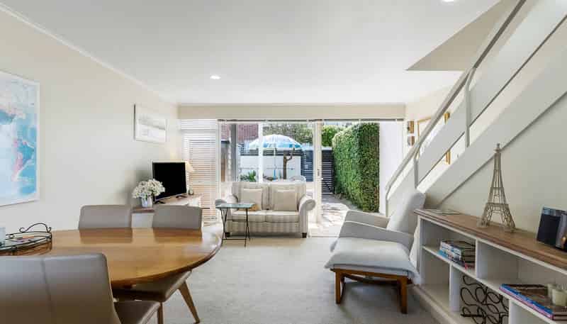 2/72 Sylvan Avenue, Northcote
