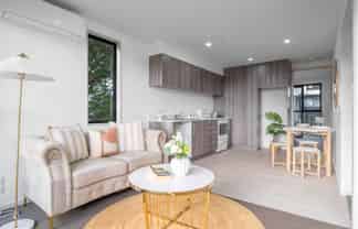 2/ Great North Road, Avondale