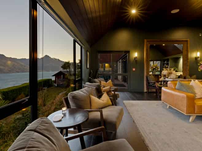 21 & 23 MacKinnon Terrace, Sunshine Bay