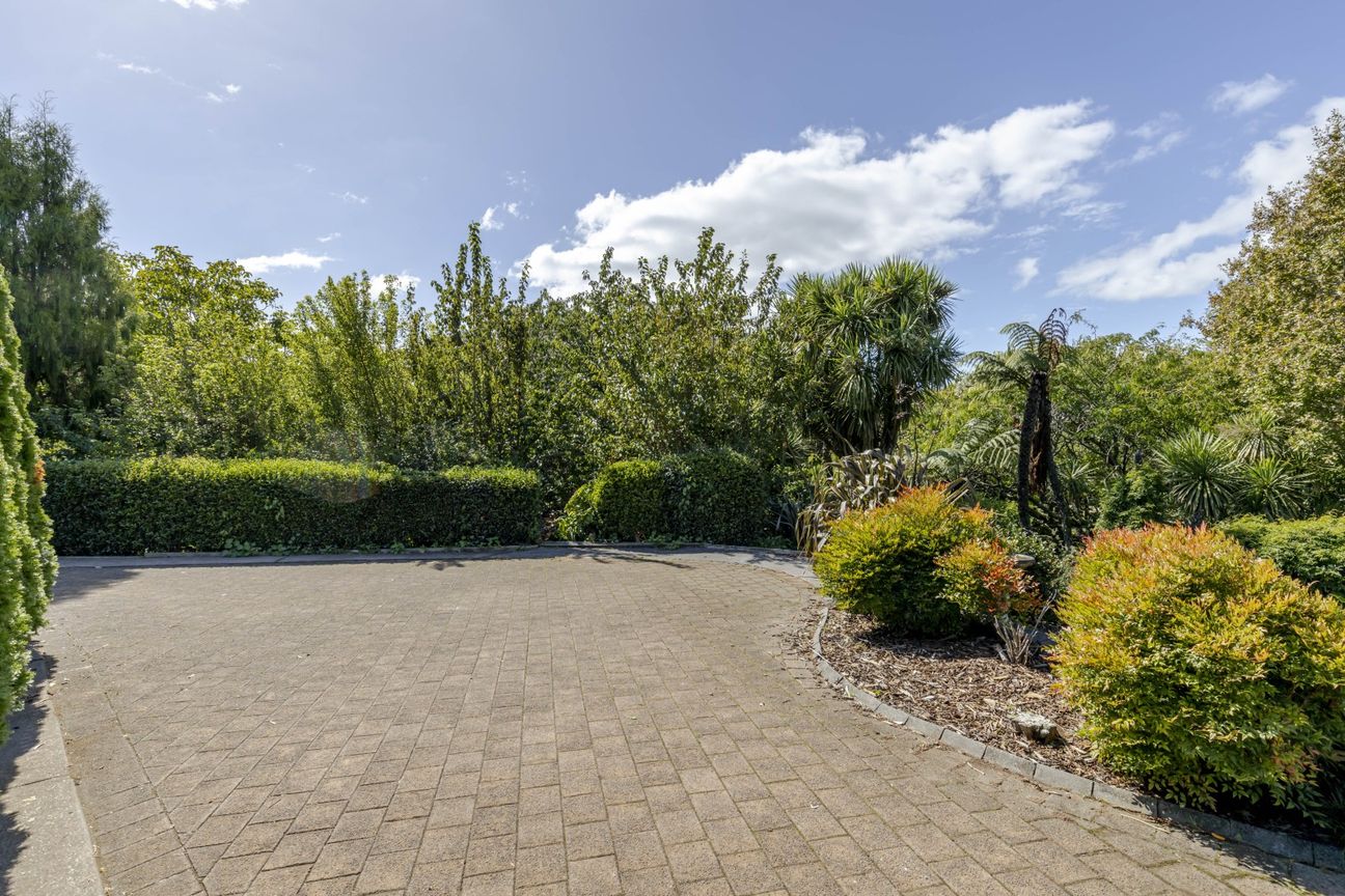 Large 4 Bedroom Living in Sunny Strandon - Bild 6