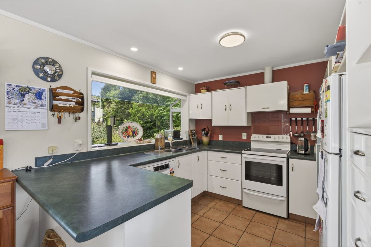 Large 4 Bedroom Living in Sunny Strandon - Bild 2